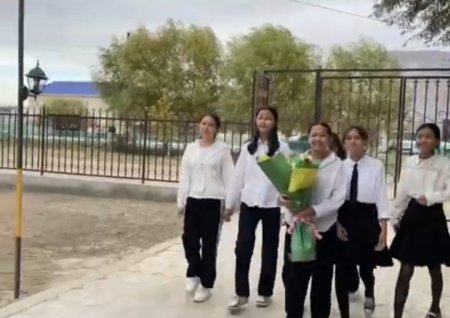 Мектеп оқушыларының «Ұстаздар күні» кәсіби мерекесіне орай құттықтауы. 2022 жыл, 30 қыркүйек.