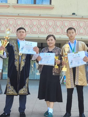 МЕКТЕП ШӘКІРТТЕРІ ЖЕҢІС ТҰҒЫРЫНАН КӨРІНДІ.